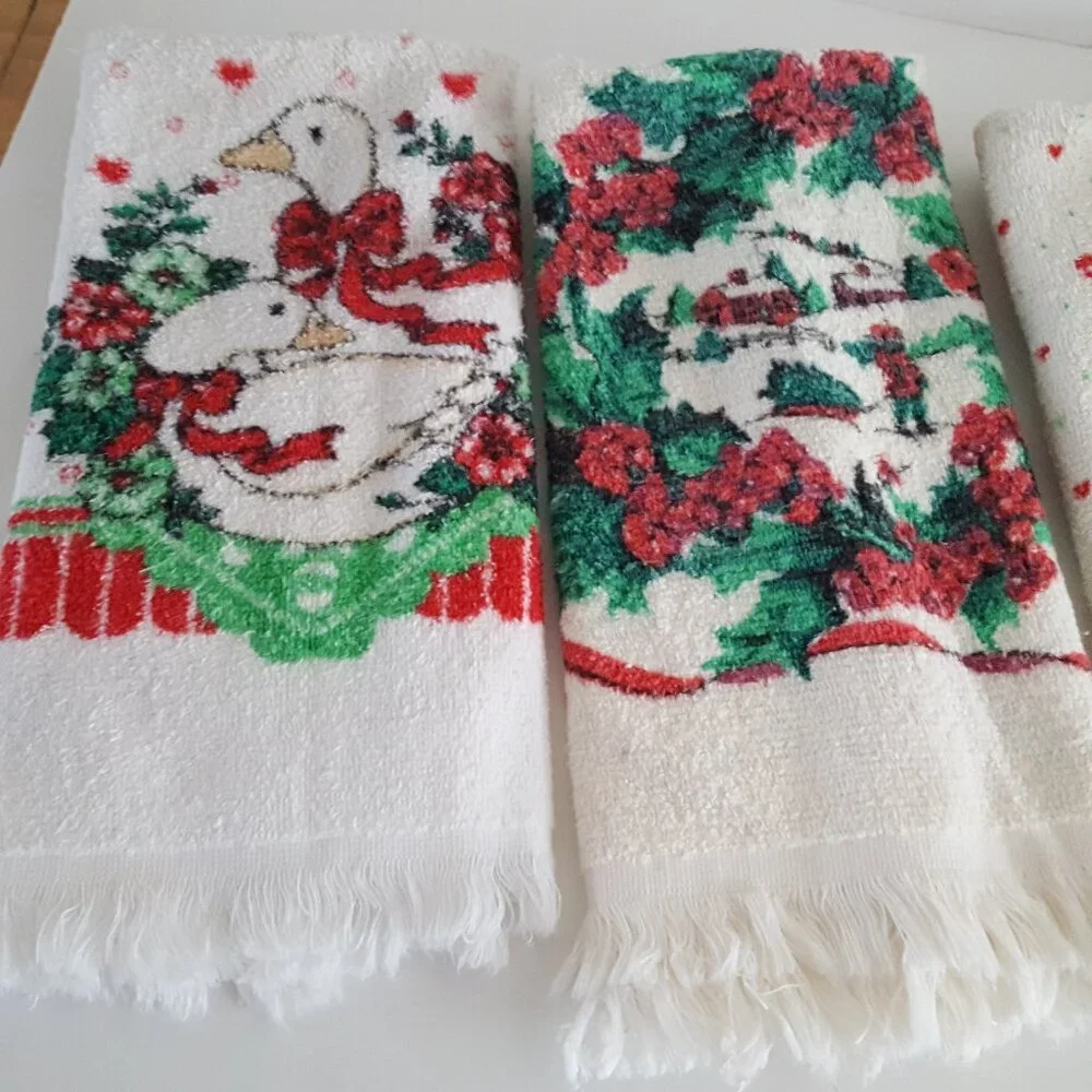 Vintage Christmas Kitchen Towels *AS IS* Please Read
